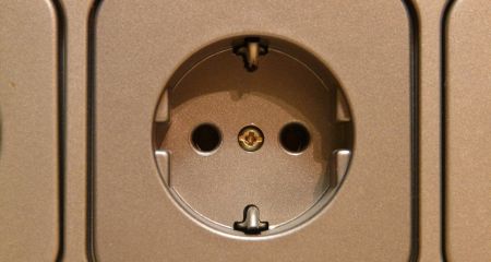 У Кривому Розі з розеток у багатоповерхівці тече вода (ВІДЕО)