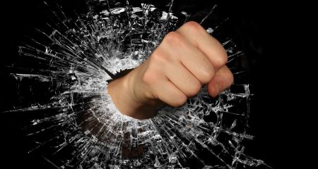 В Кривом Роге суд пожалел водителя-рецедивиста, сломавшего нос полицейскому