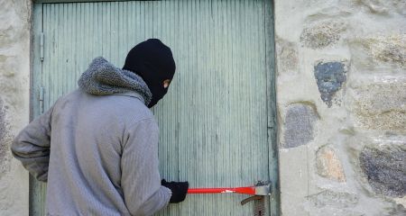 Знал, где лежат ключи: житель Каменского дважды обокрал предприятие в Днепровском районе (ФОТО)