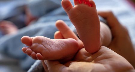 На Днепропетровщине требуют спасти от голода 9-месячного младенца после операции на сердце (ФОТО)