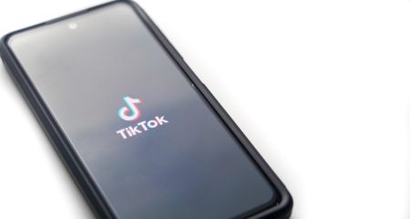 В Каменском судили женщину, дочь которой слушала русскую музыку в TikTok