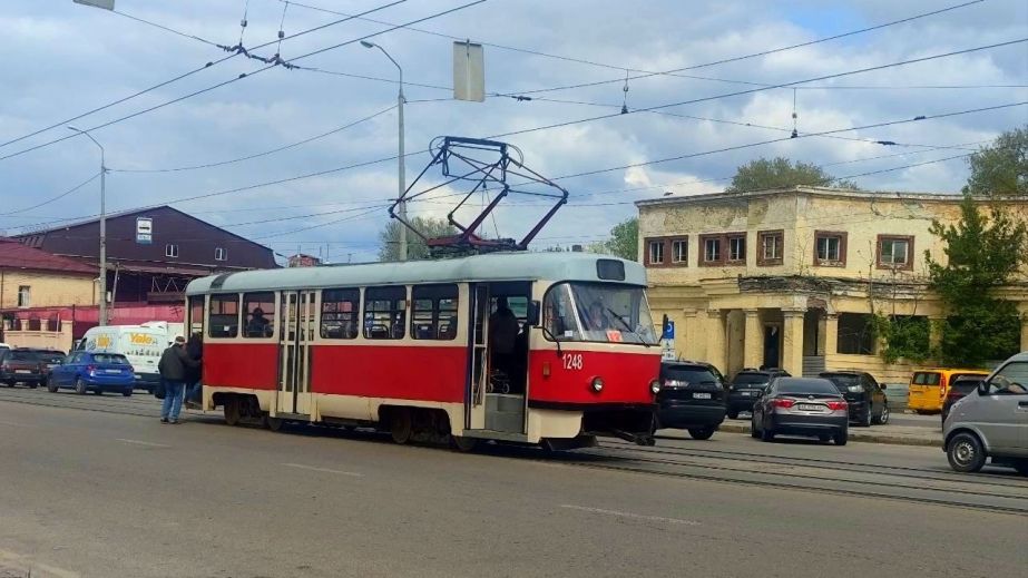 Как в Днепре курсирует общественный транспорт 16 мая