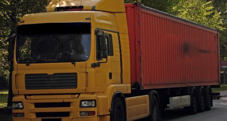 На границе Украины в фуре под кроватью обнаружили жителя Днепропетровщины (ВИДЕО)