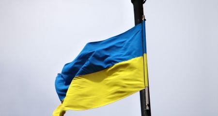 Як у Камʼянському виглядає "Дошка памʼяті" на честь полеглих захисників (ВІДЕО)