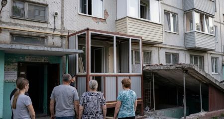 Снес крышу, незаконно построил балкон и угрожает соседям: скандал в Каменском
