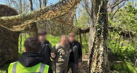 Продавав "легку службу": на Дніпропетровщині затримали заступника комбата на отриманні хабаря