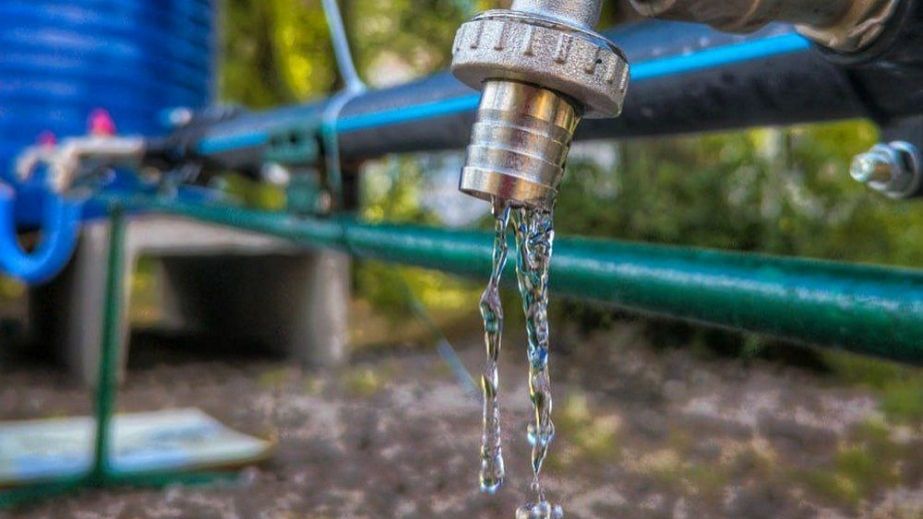 Из-за нехватки воды жителей Марганца призвали набирать не более 20 литров из скважин