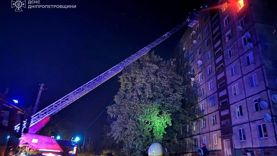 В Каменском произошел пожар в многоэтажке, спасли женщину
