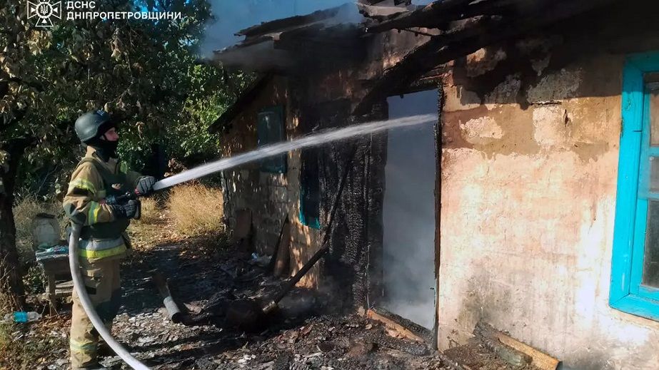 На Дніпропетровщині сталася пожежа на приватному подвір’ї