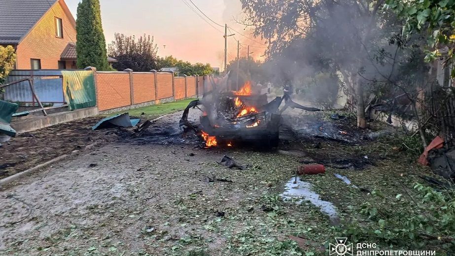 Під час обстрілу Нікополя снаряд влучив в автомобіль ДСНС: загинув рятувальник (ФОТО)