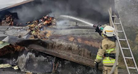 На трасі Дніпро-Кривий Ріг вигоріла вщент фура (ФОТО)