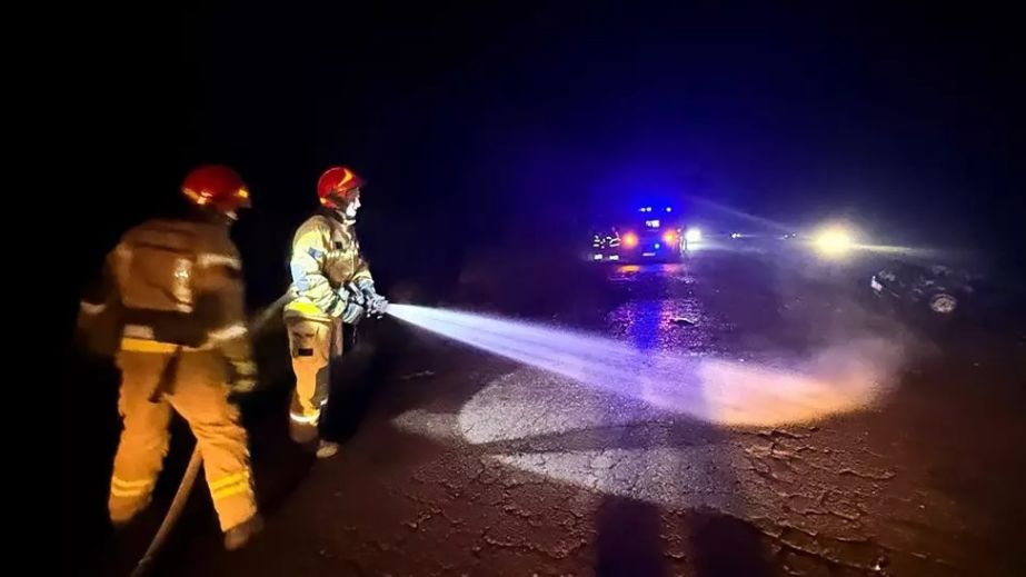 Водителя зажало в авто: на Синельниковщине дорогу не поделили грузовик и легковушка (ФОТО)