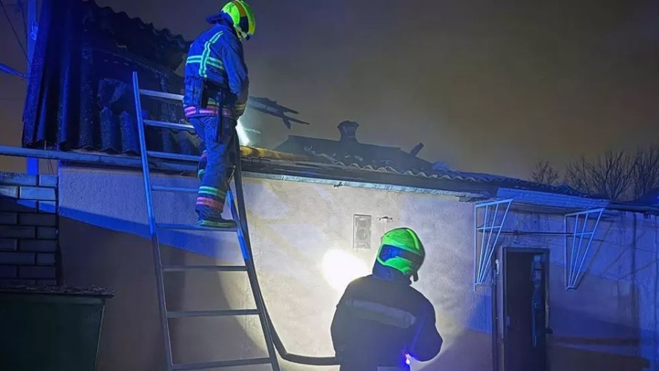 В Днепре выгорело почти дотла частное домовладение (ФОТО)