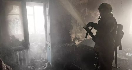 В Днепре почти дотла выгорела квартира вместе с новогодней елкой (ФОТО)