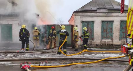 На Дніпропетровщині чоловік ледь не згорів живцем у власному будинку (ФОТО)