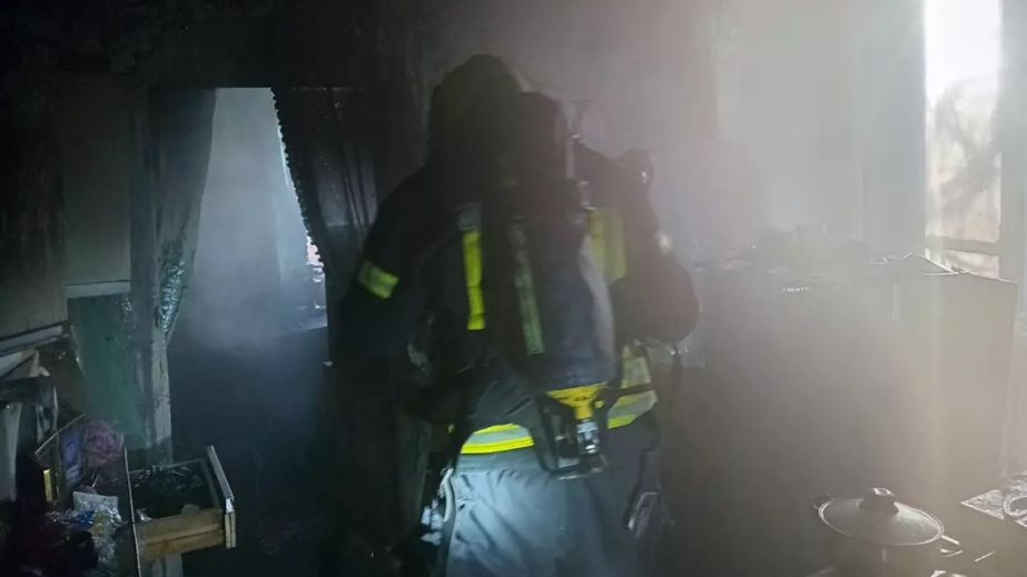 У Кривому Розі пенсіонерка ледь не згоріла у власній квартирі (ФОТО)