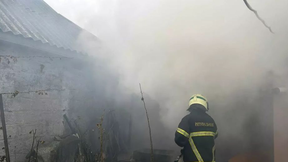 У Дніпрі ледь не вигорів вщент житловий будинок (ФОТО)