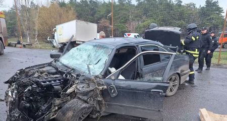 Моторошна ДТП на трасі Дніпропетровщини: постраждали троє людей (ФОТО)