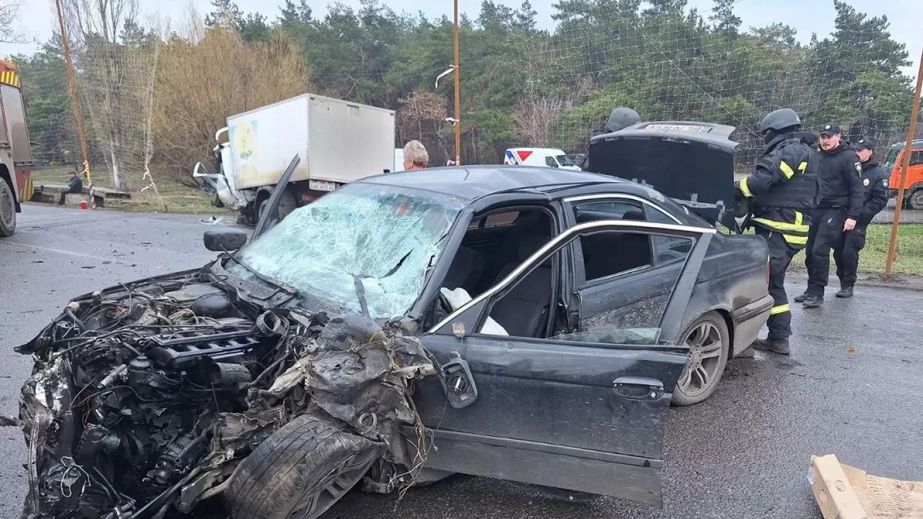 Жуткое ДТП на трассе Днепропетровщины: пострадали три человека (ФОТО)