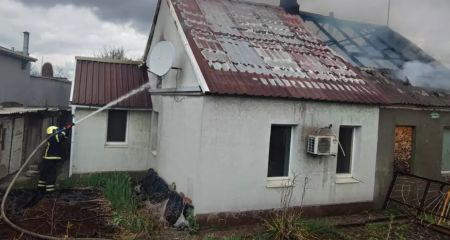 В Днепре сгорела крыша жилого дома (ФОТО)