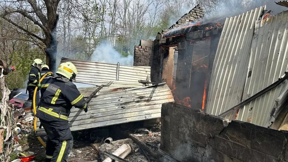 У Дніпрі чоловік отримав опіки під час пожежі в дачному будинку (ФОТО)
