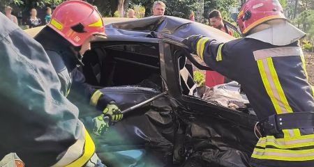 В Желтых Водах не разминулись Tesla и Skoda: один человек погиб, двое в больнице (ФОТО)