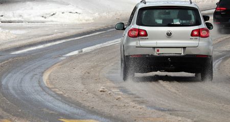 В Днепропетровской области фура влетела в отбойник и перегородила часть трассы (ВИДЕО)