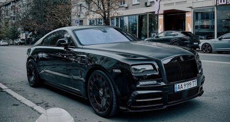 На одній з вулиць Дніпра помітили ексклюзивний Rolls-Royce вартістю $400 000 (ВІДЕО)