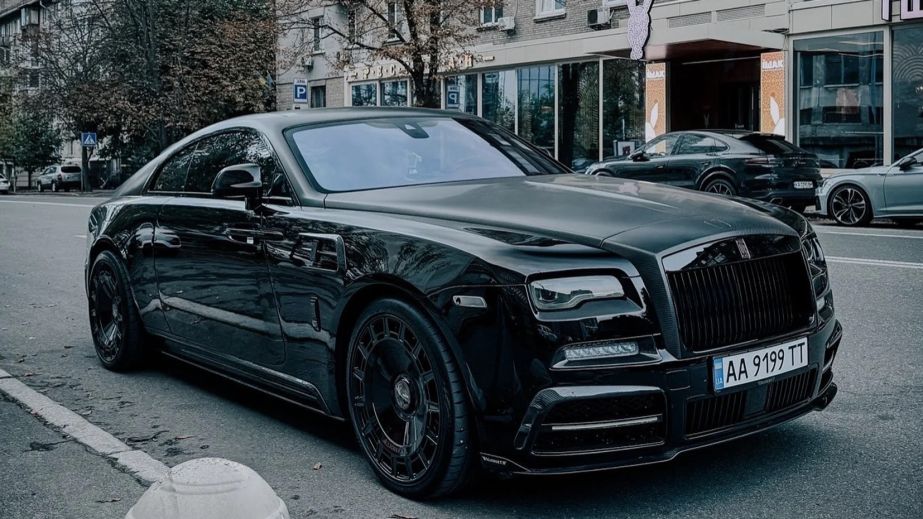 На одній з вулиць Дніпра помітили ексклюзивний Rolls-Royce вартістю $400 000 (ВІДЕО)