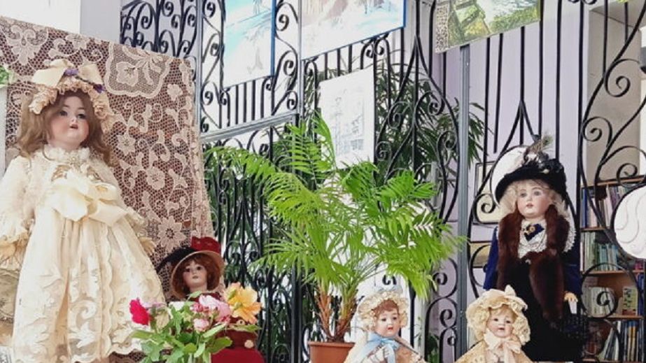 В библиотеке Каменского представили коллекцию старинных кукол (ФОТО)