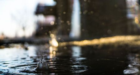 Одна з вулиць Дніпра перетворилася на озеро (ВІДЕО)